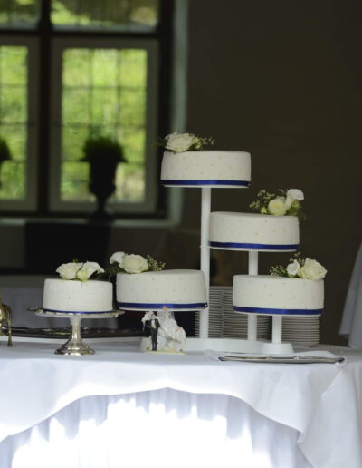 Bruidstaart wit blauw Karmen Cake More Elst Gelderland